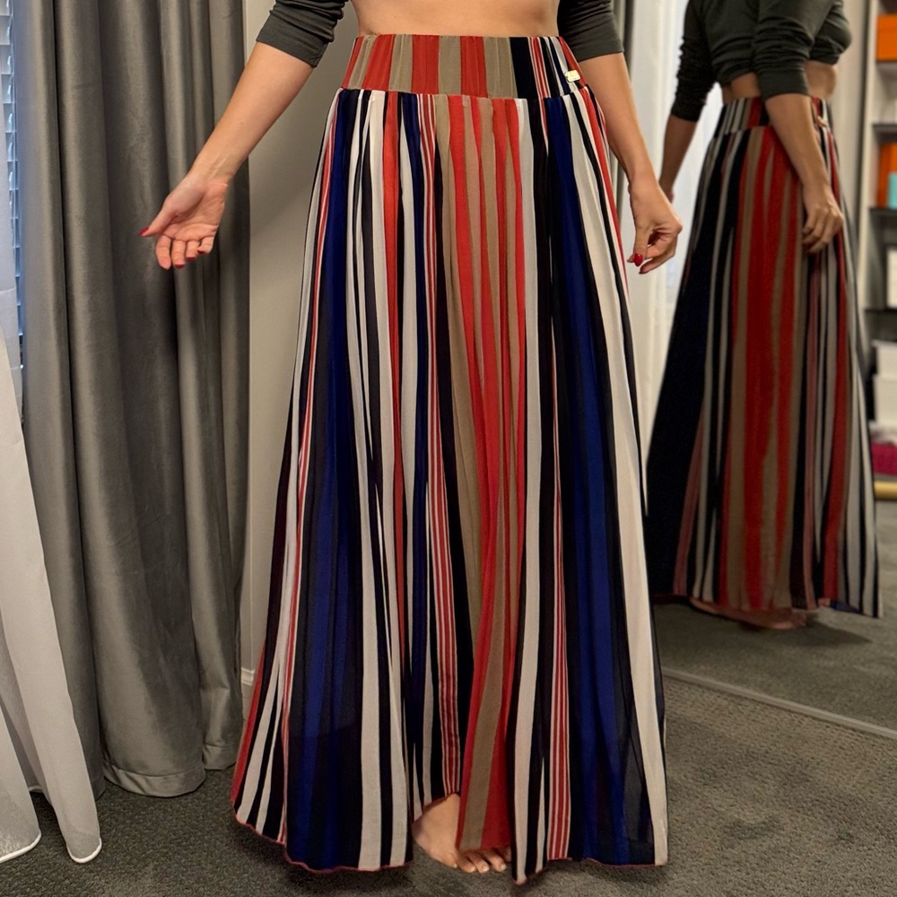 Pleated Maxi skirt